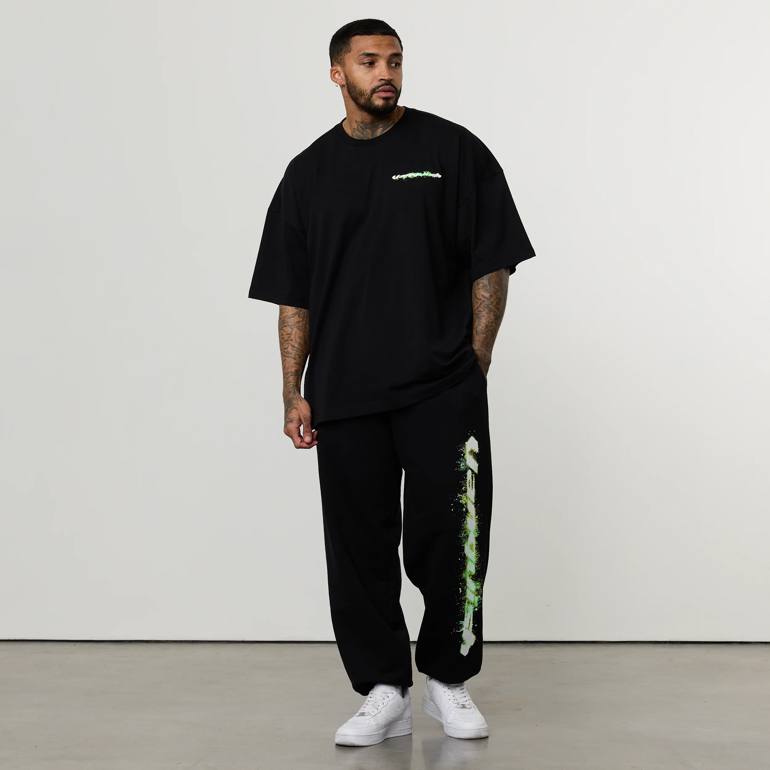 ACID BLACK OVERSIZED SWEATPANTS - Image 4