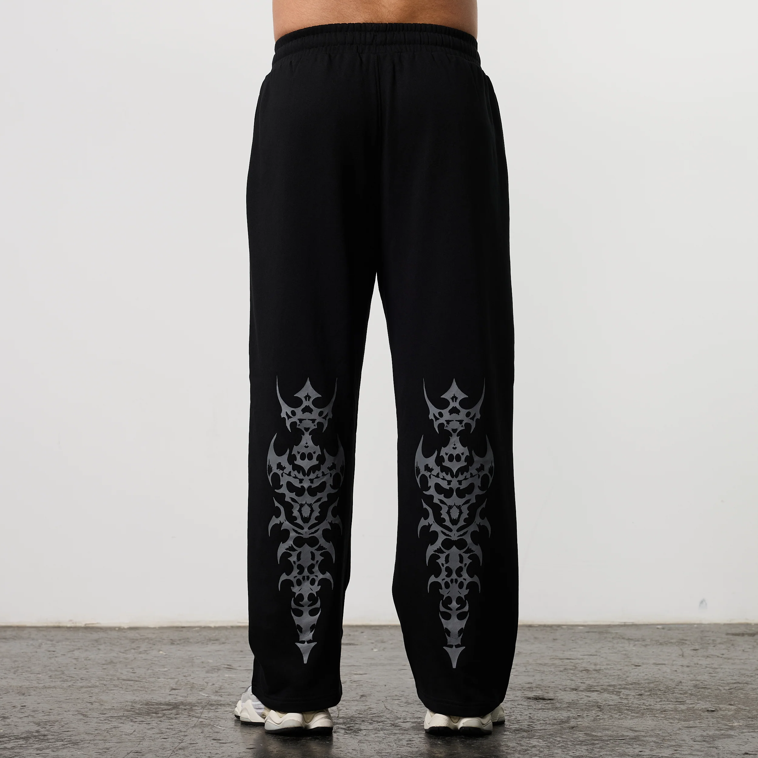 BLACK FORGE BLACK STRAIGHT LEG SWEATPANTS - Image 2