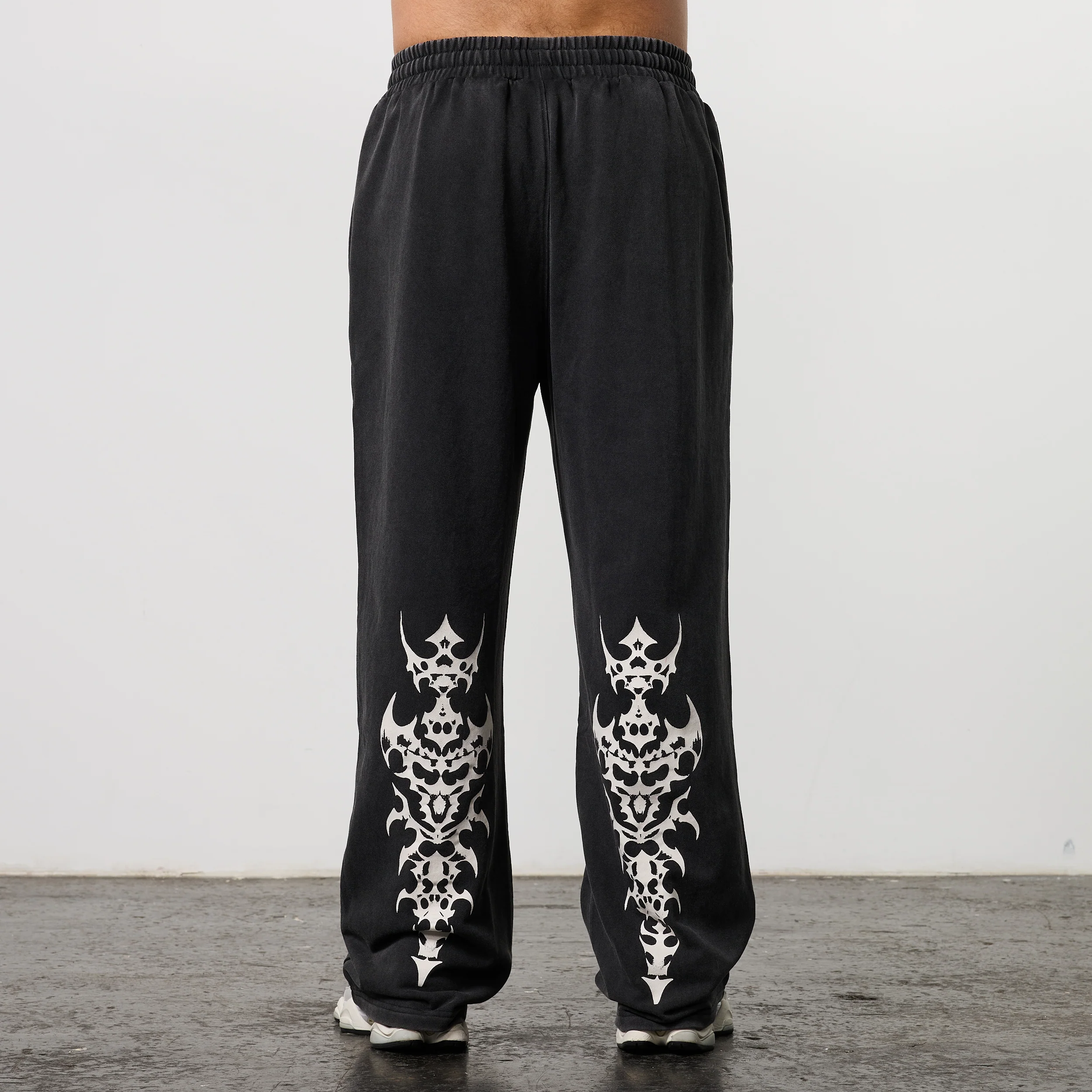 BLACK FORGE WASHED BLACK STRAIGHT LEG SWEATPANTS - Image 2