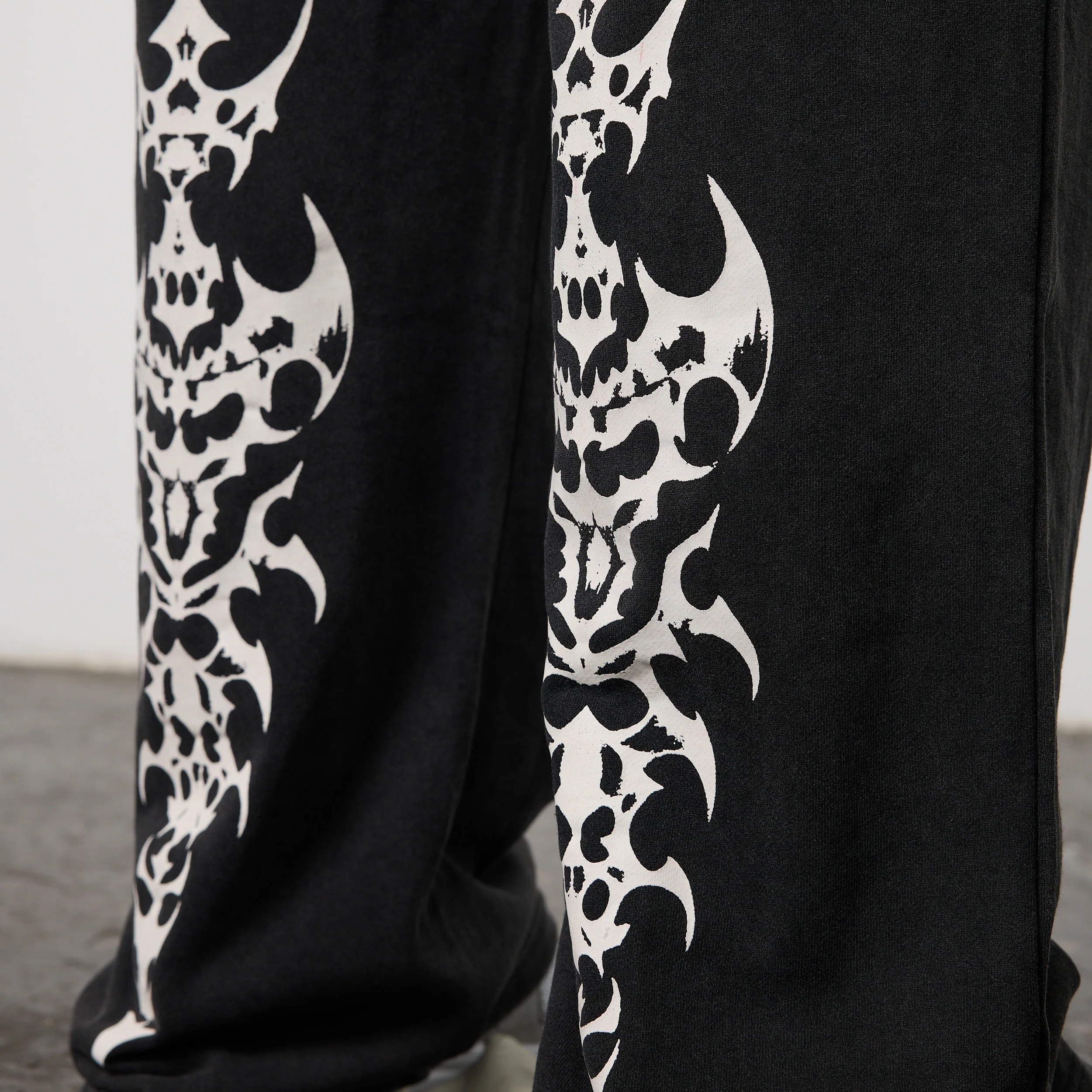 BLACK FORGE WASHED BLACK STRAIGHT LEG SWEATPANTS - Image 3