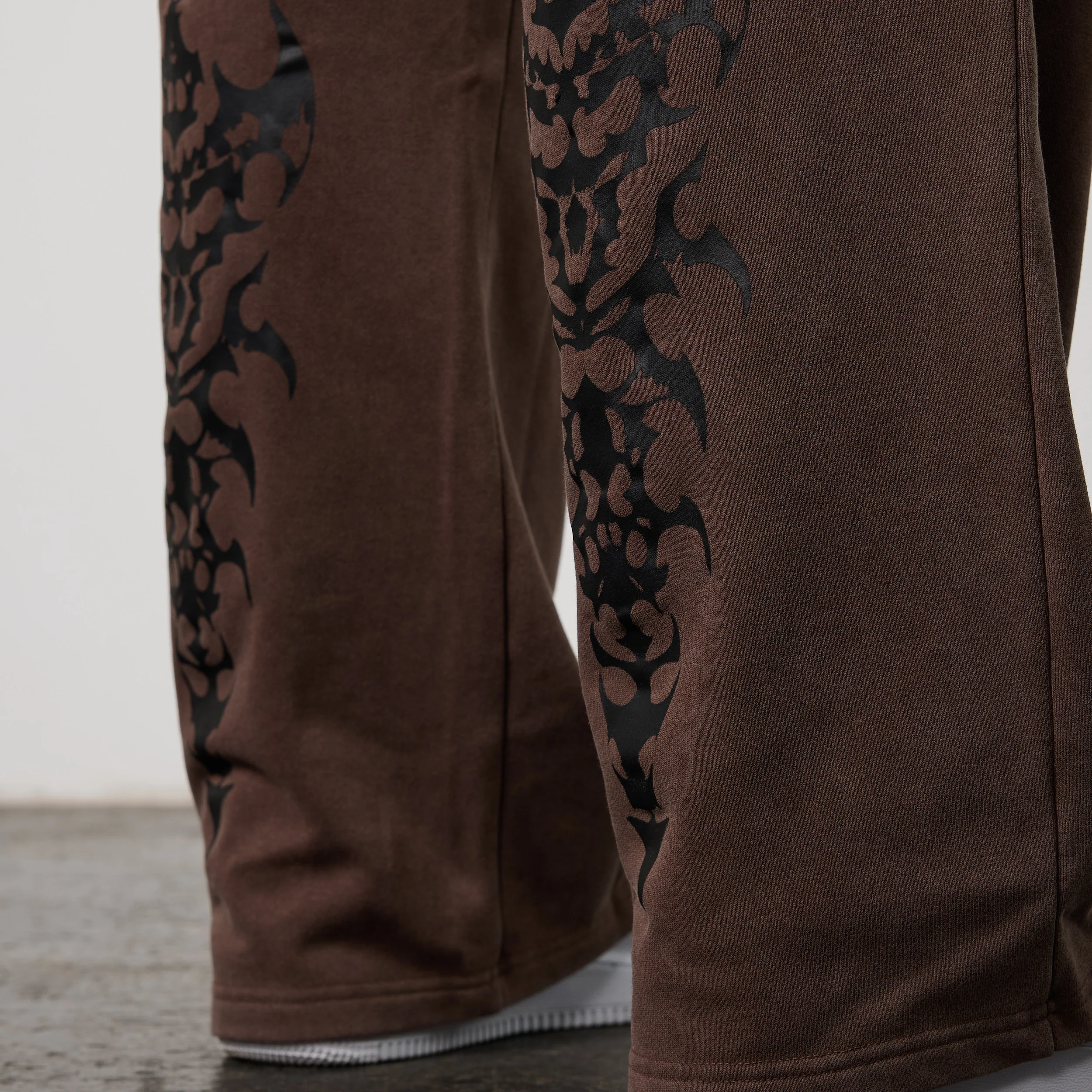 BLACK FORGE WASHED BROWN STRAIGHT LEG SWEATPANTS - Image 3