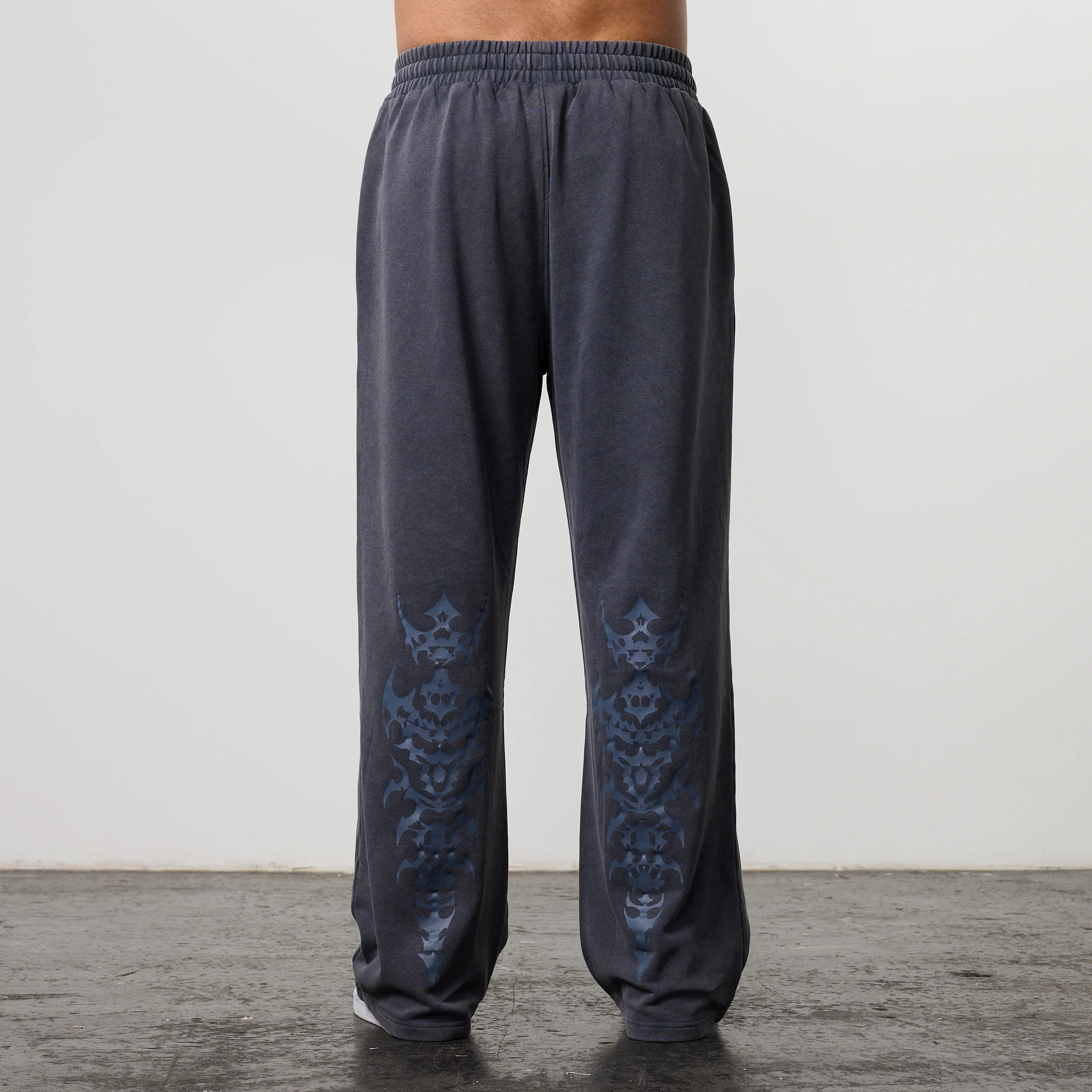 BLACK FORGE WASHED NAVY STRAIGHT LEG SWEATPANTS - Image 2