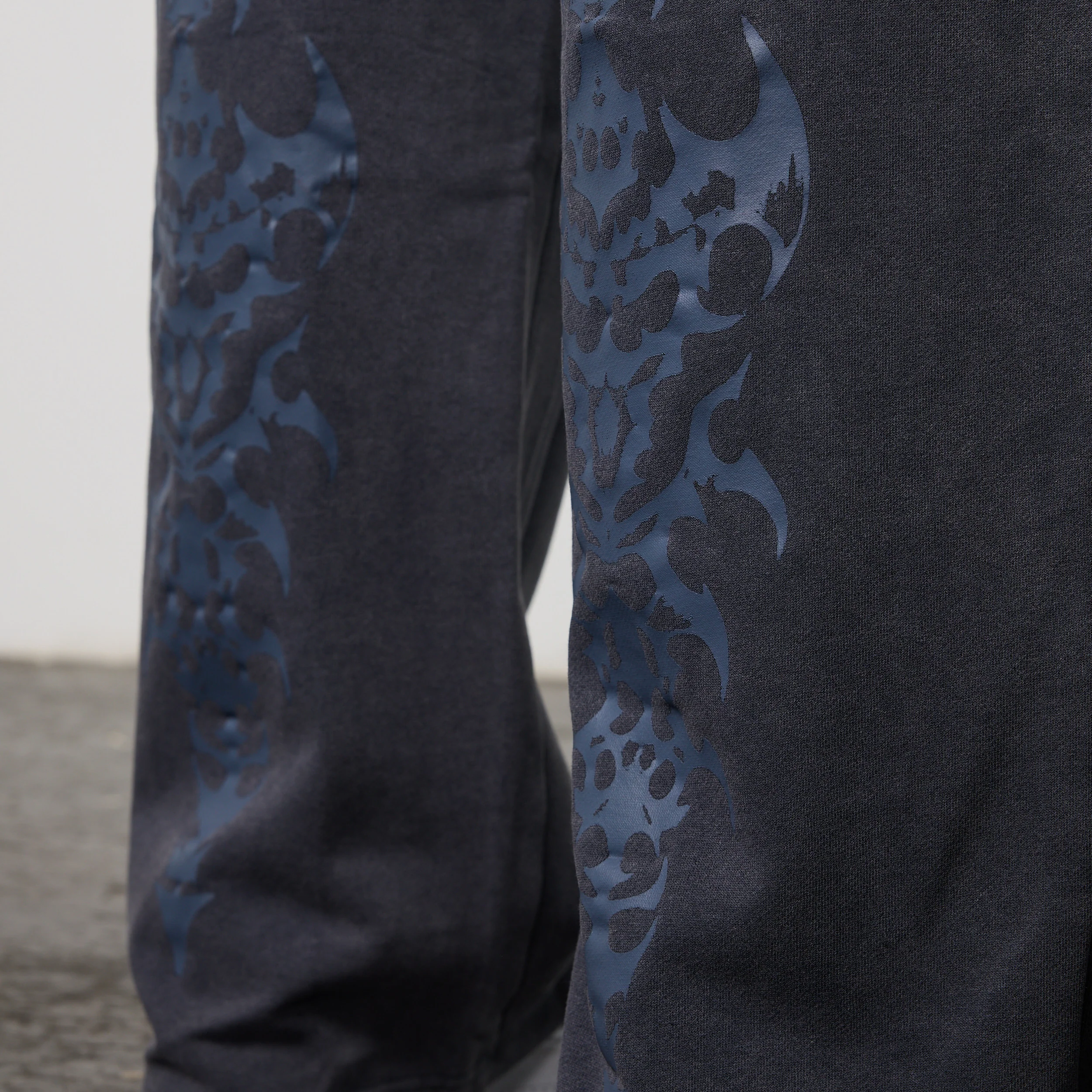 BLACK FORGE WASHED NAVY STRAIGHT LEG SWEATPANTS - Image 3