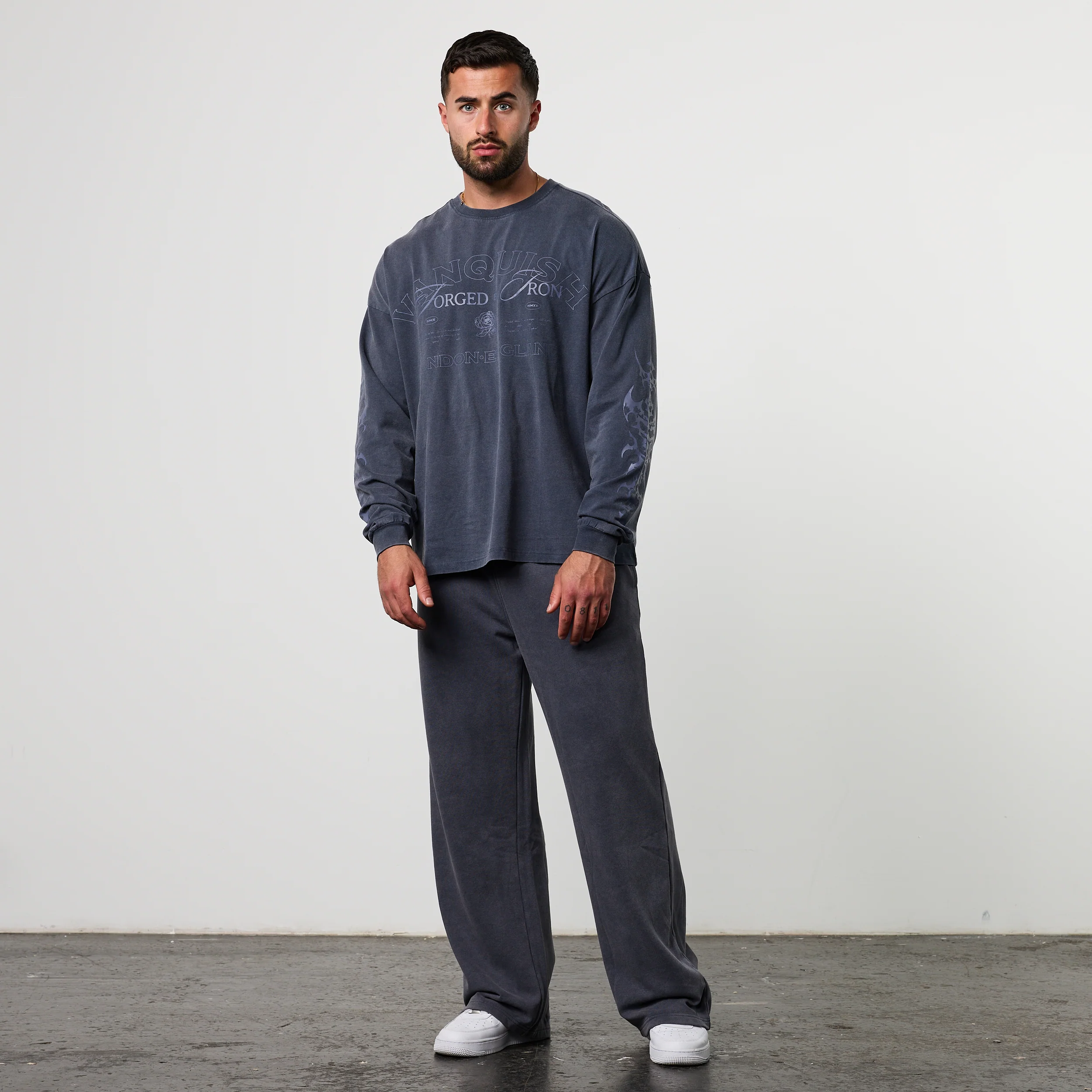 BLACK FORGE WASHED NAVY STRAIGHT LEG SWEATPANTS - Image 4