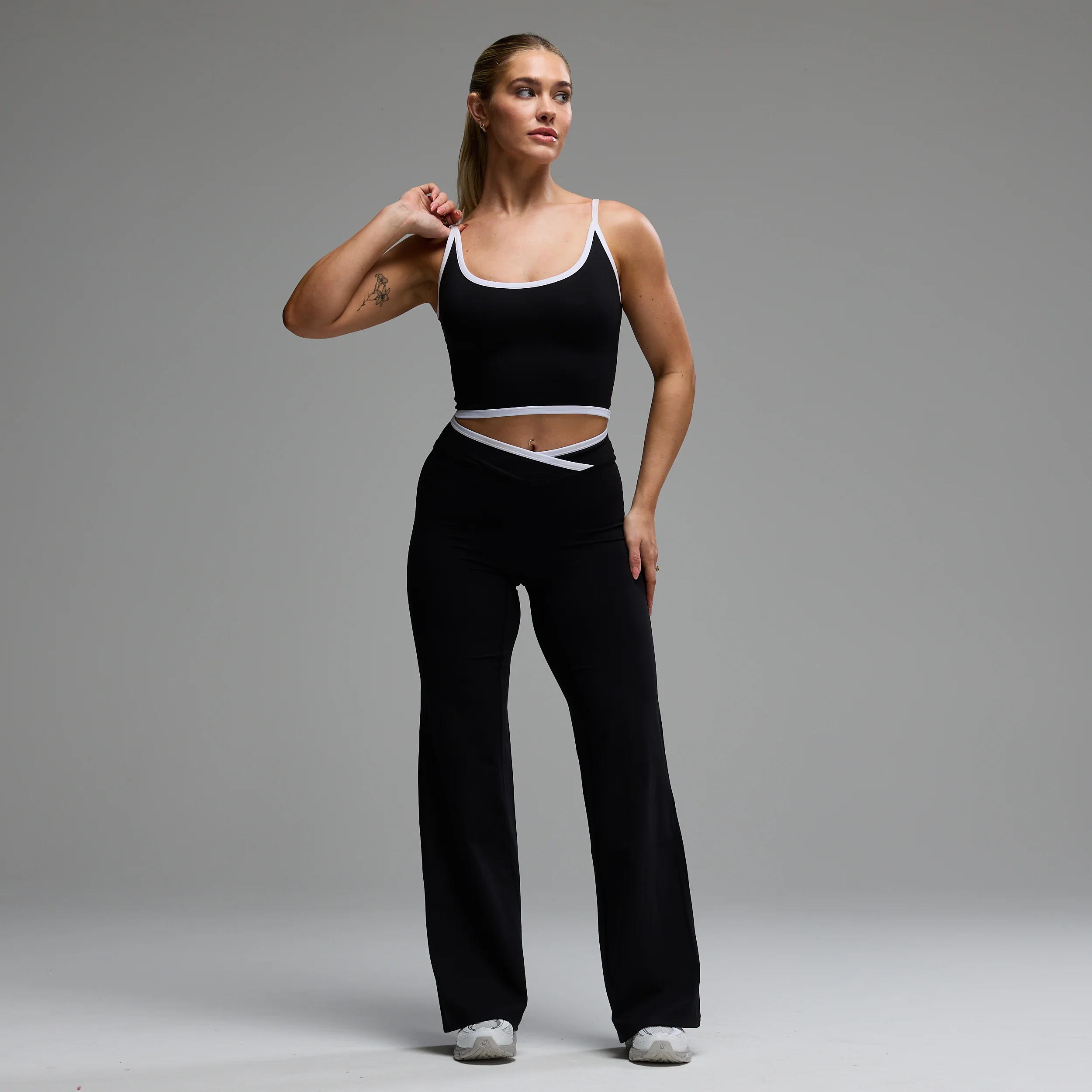 MONOCHROME BLACK WRAP FLARES - Image 5