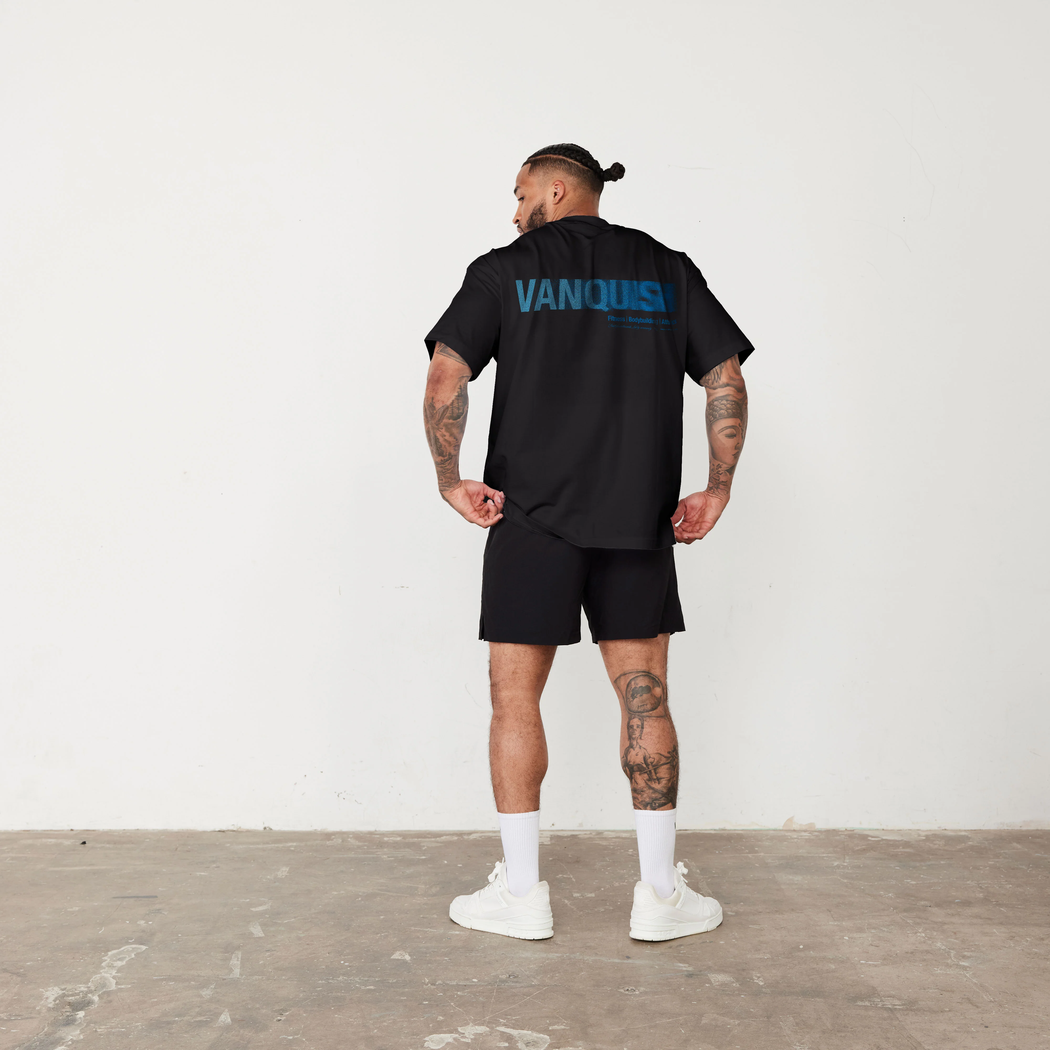 REVOLVE MOMENTUM BLACK AND BLUE BOXY T SHIRT - Image 4