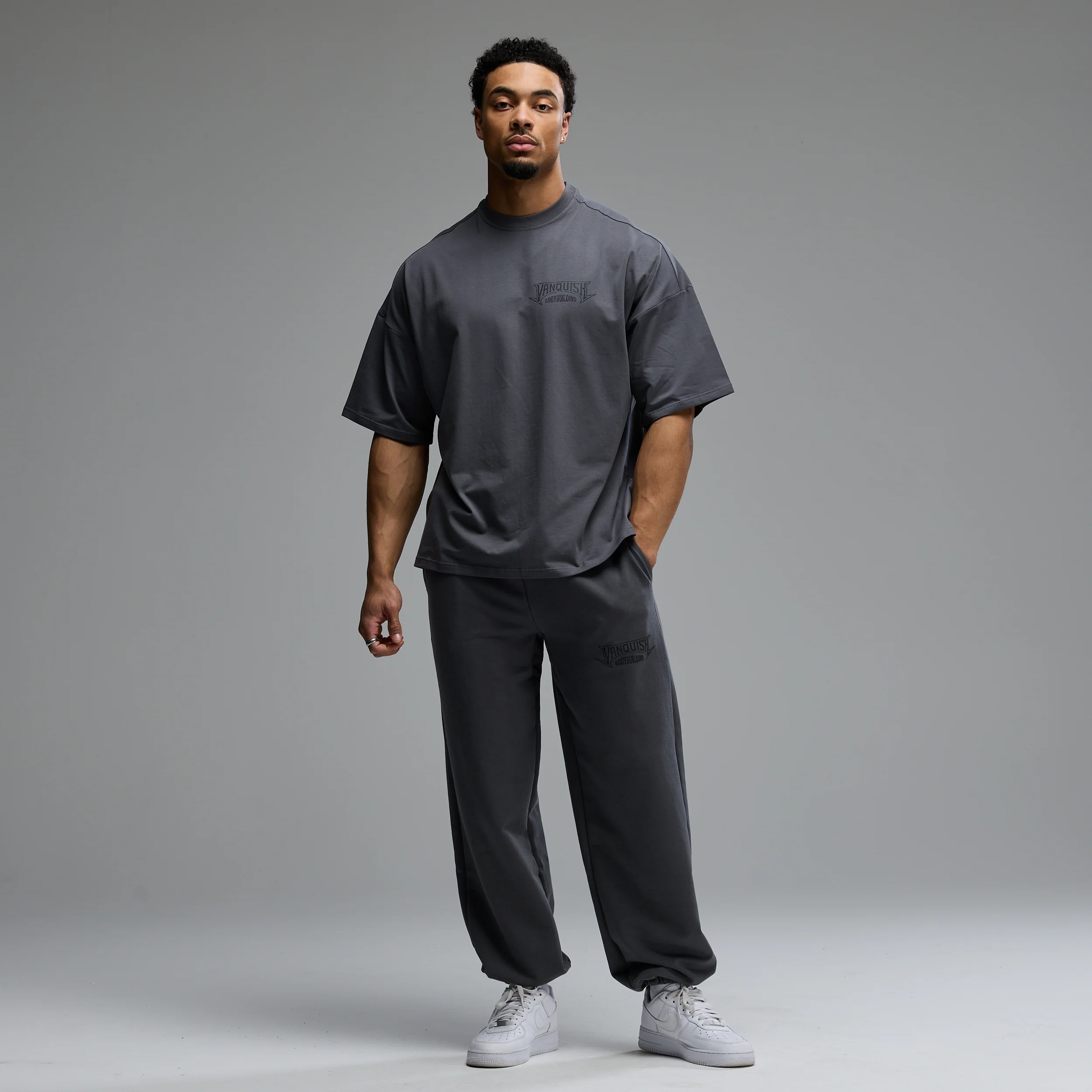 BODYBUILDING EMBLEM CHARCOAL OVERSIZED SWEATPANTS - Image 4
