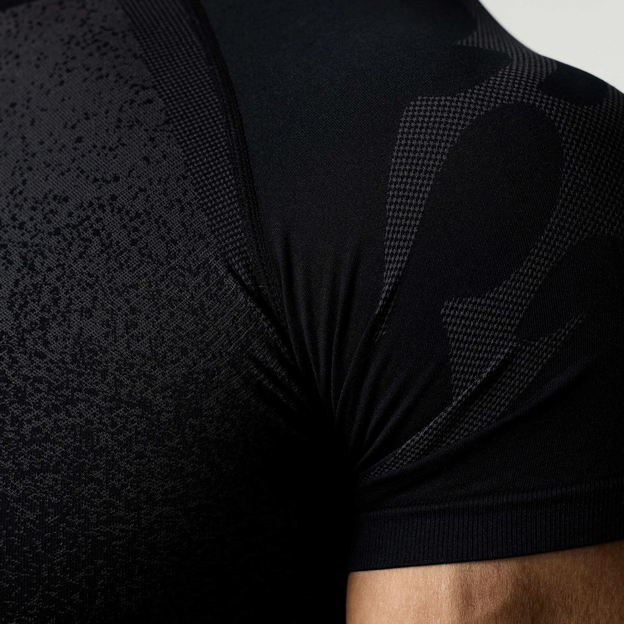 TRIBAL COMPRESSION BLACK SHORT SLEEVE T SHIRT - Image 4