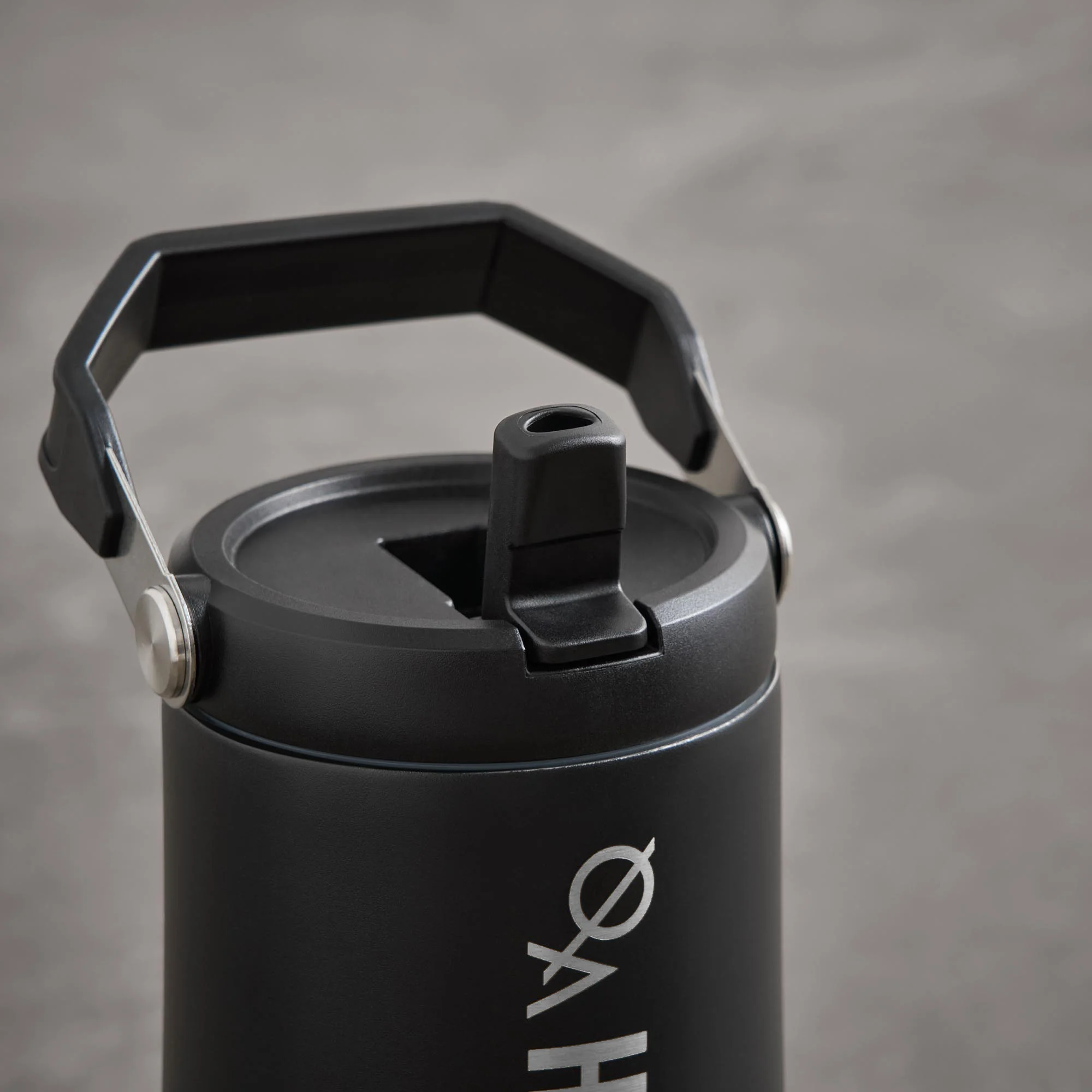 Vanquish Black Metal Insulated Flask - Image 3