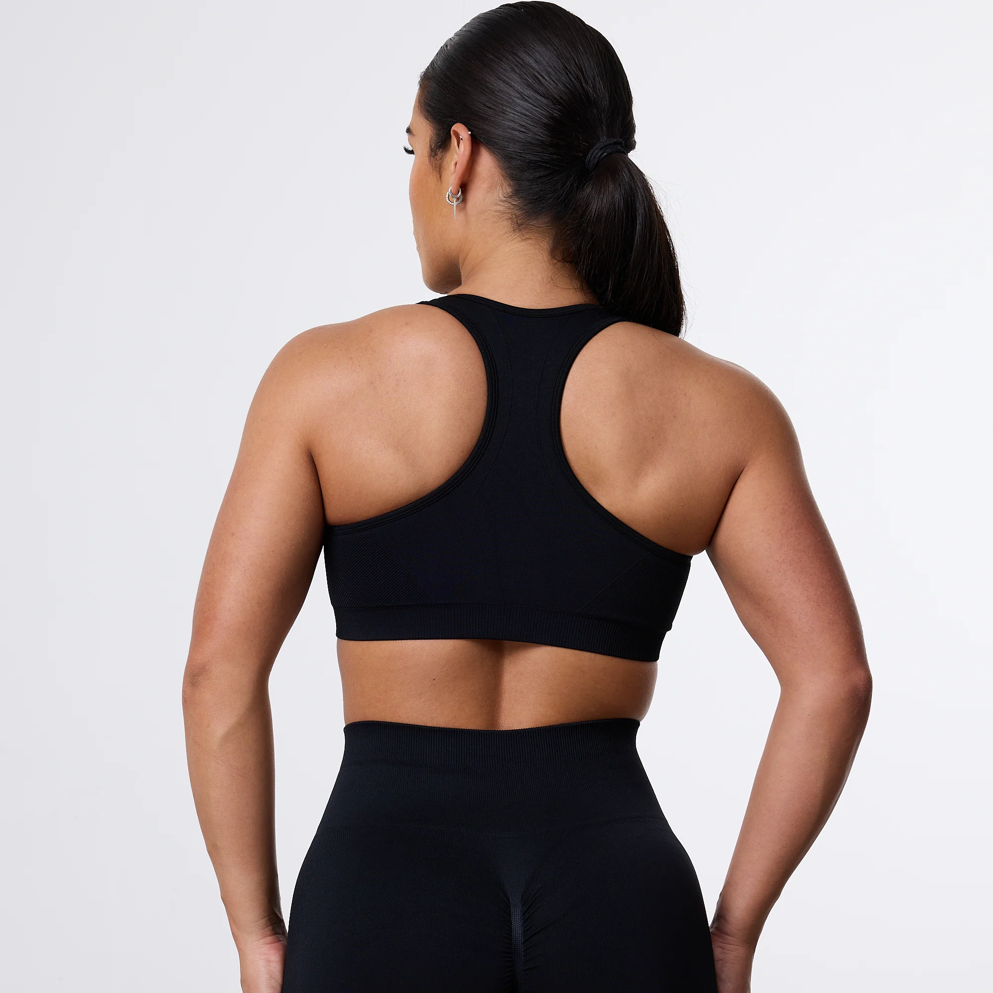 Vanquish Elevate Seamless Black Support Bra - Image 4