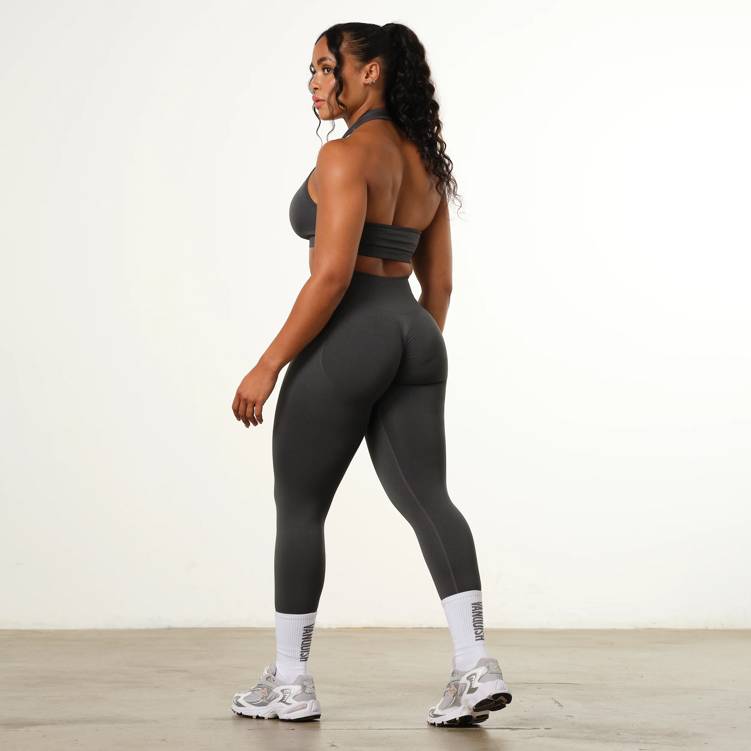 Vanquish Elevate Seamless Charcoal Halter Neck Bra - Image 3