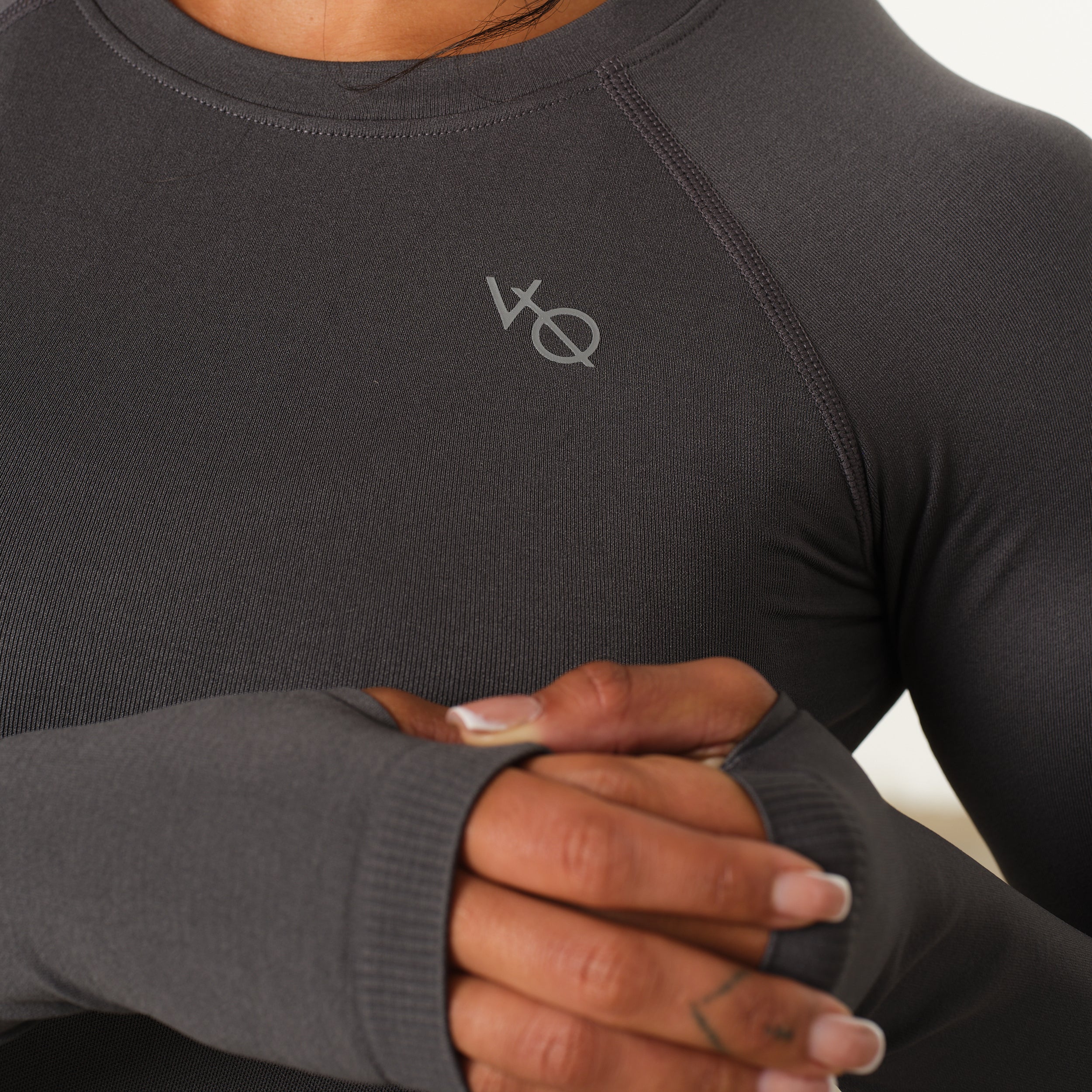 Vanquish Elevate Seamless Charcoal Long Sleeve Top - Image 5