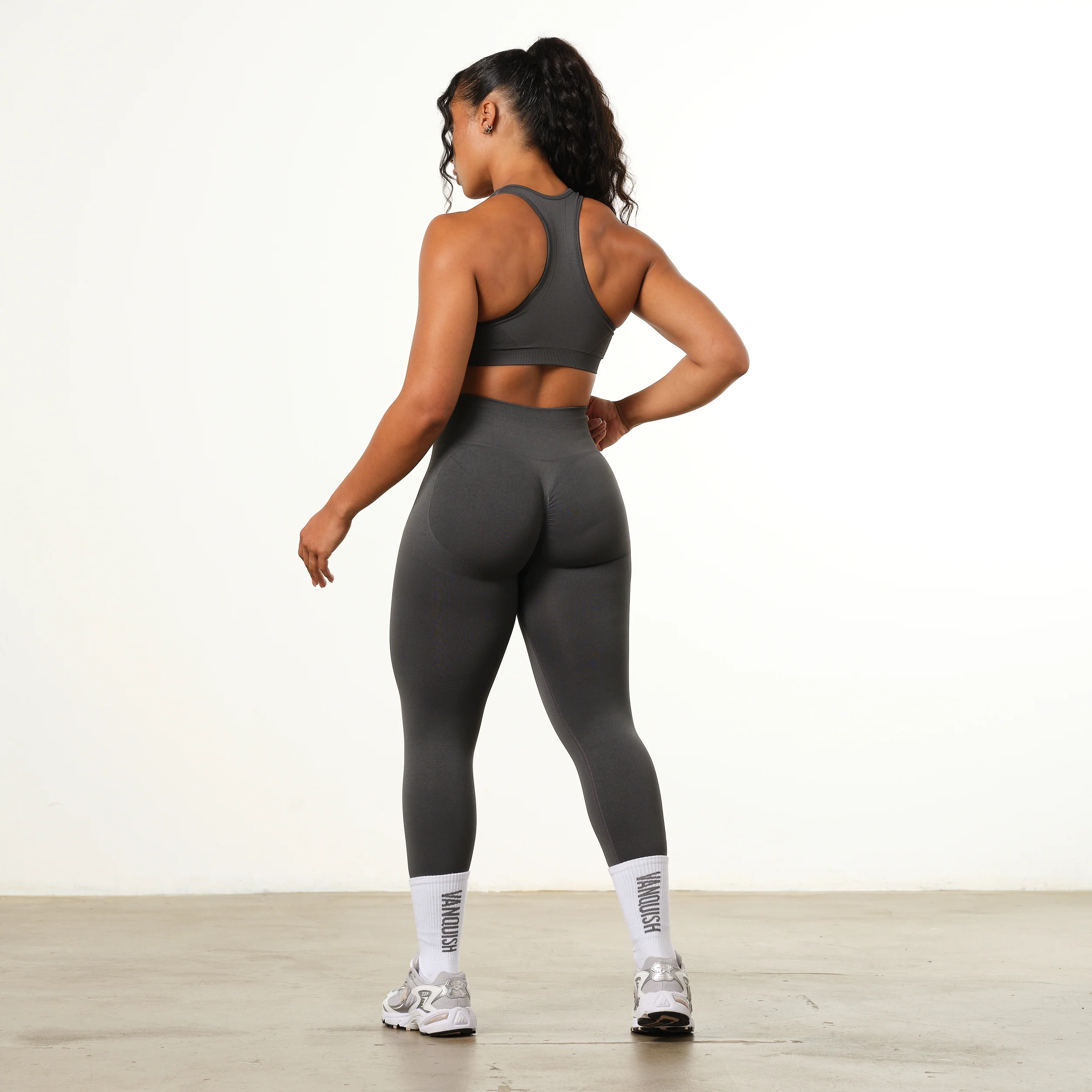 Vanquish Elevate Seamless Charcoal Support Bra - Image 3