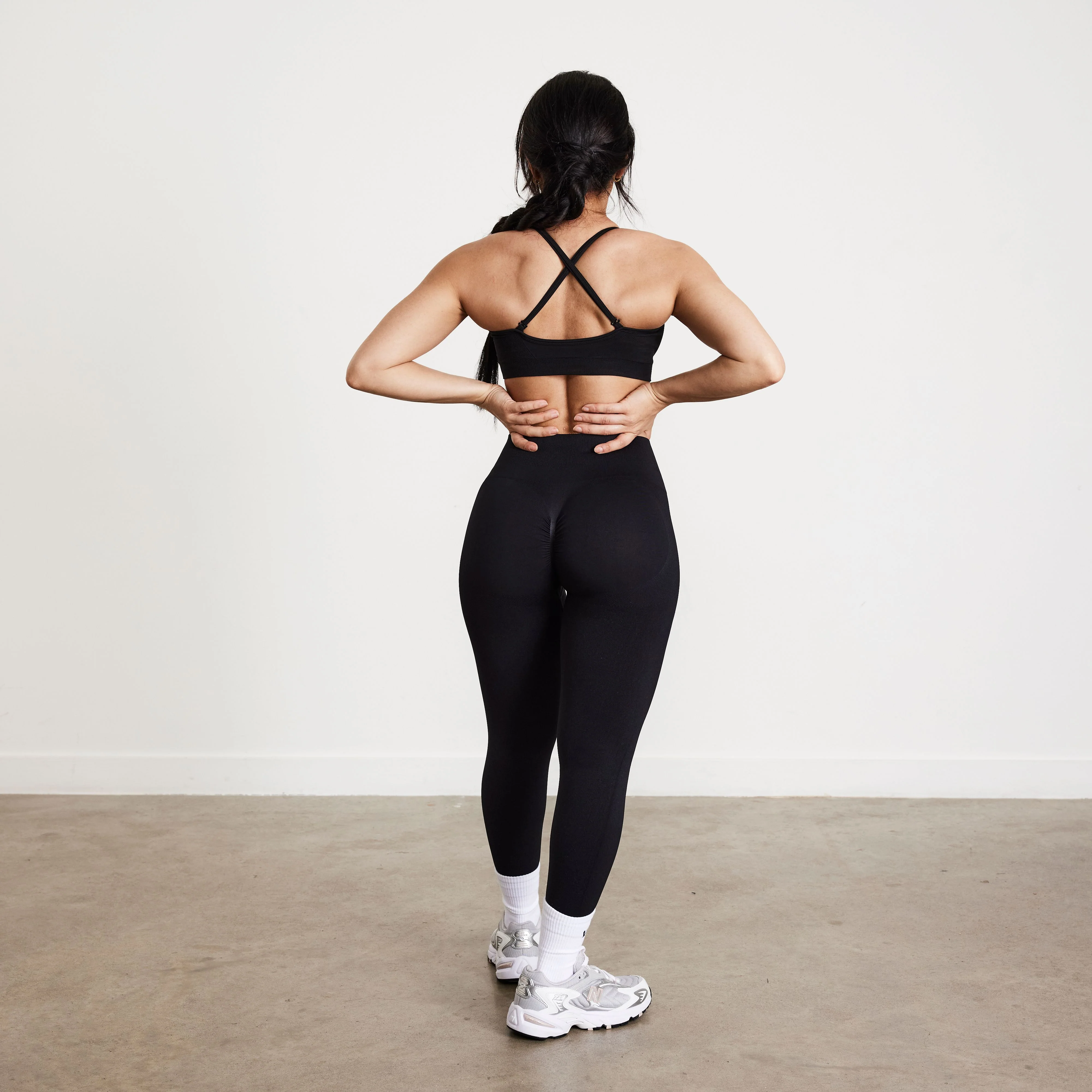 Vanquish Elevate Seamless Scrunch Petite Black Leggings - Image 3
