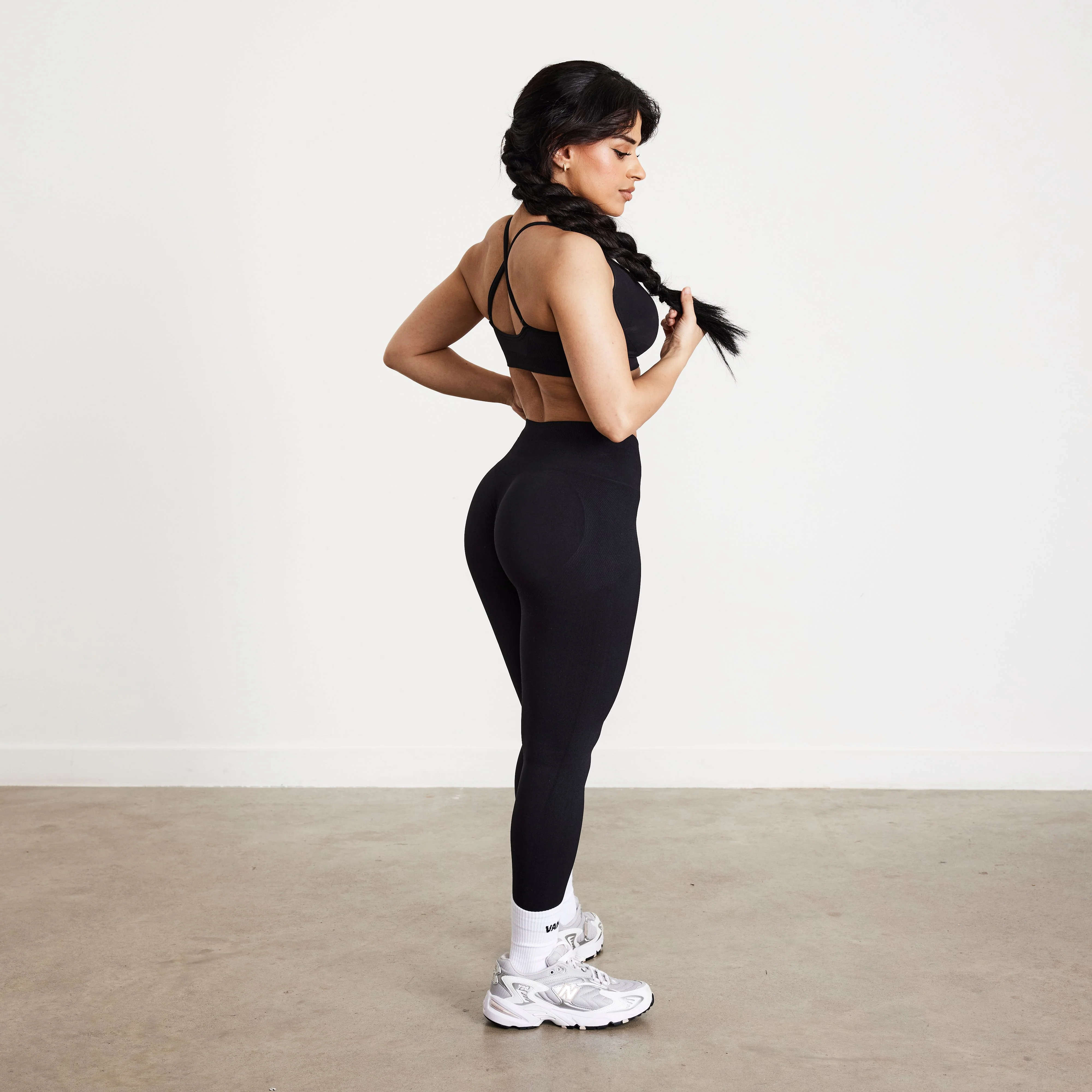 Vanquish Elevate Seamless Scrunch Petite Black Leggings - Image 5