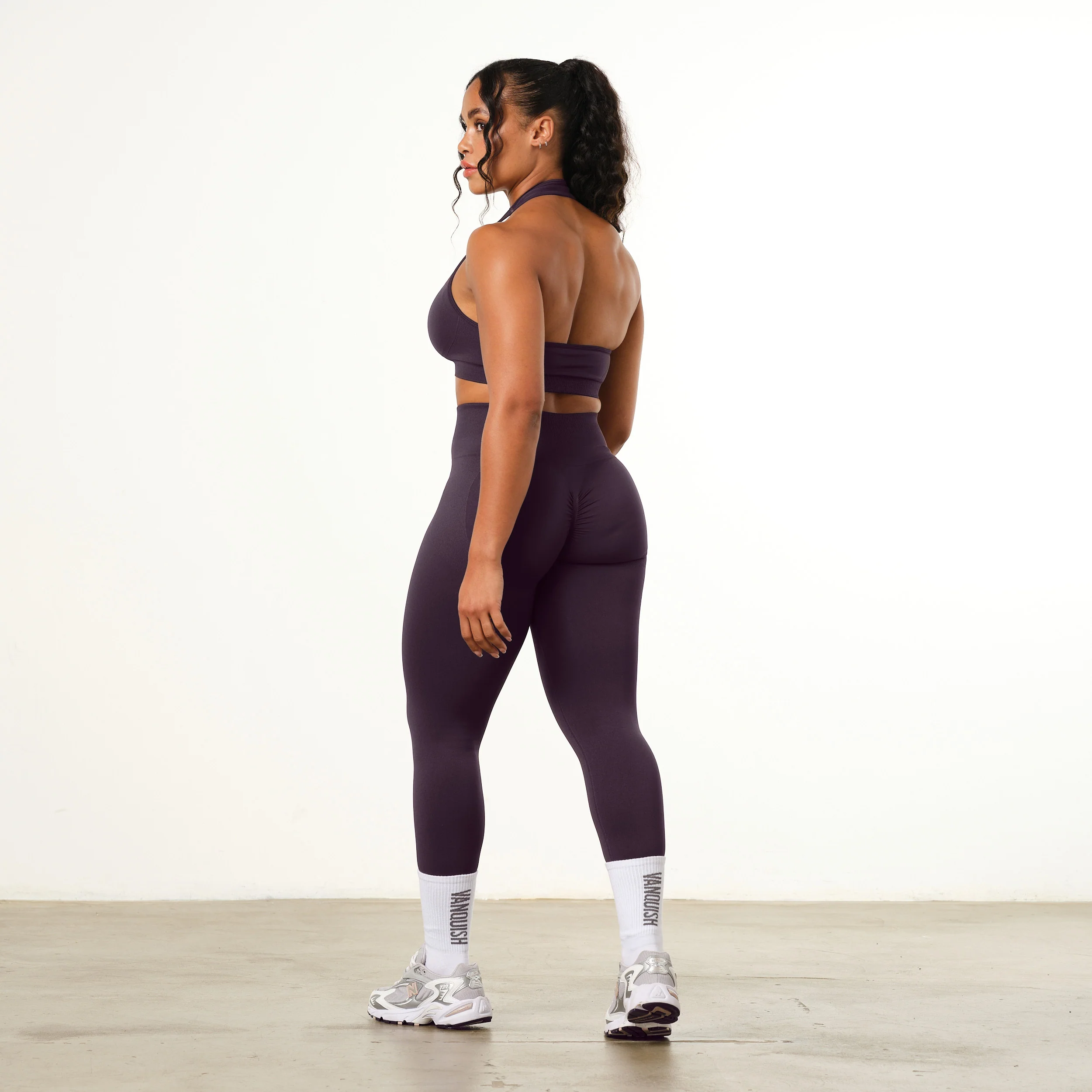 Vanquish Elevate Seamless Plum Halter Neck Bra - Image 4