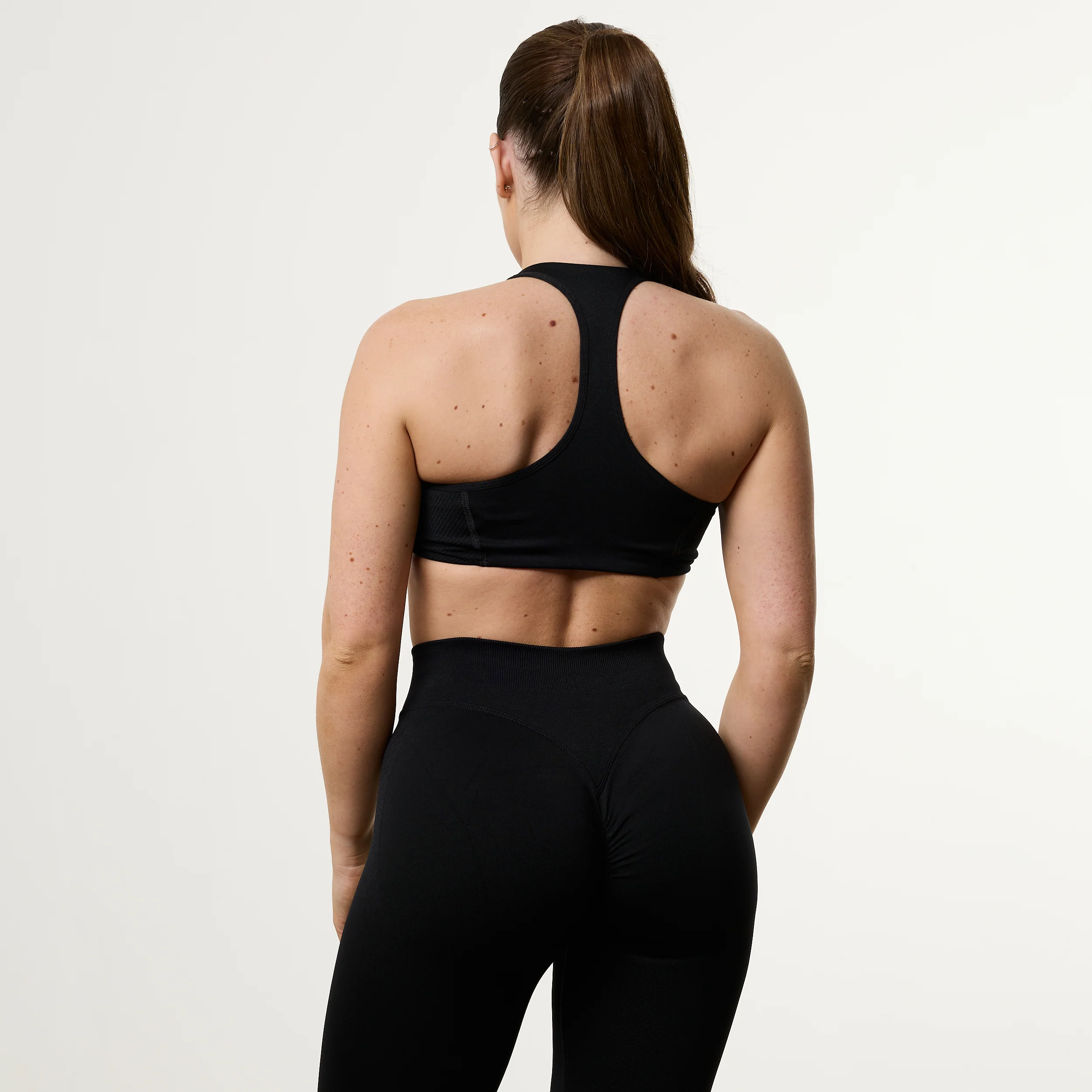 Vanquish Elevate V2 Black Seamless Twist Front Bra - Image 2