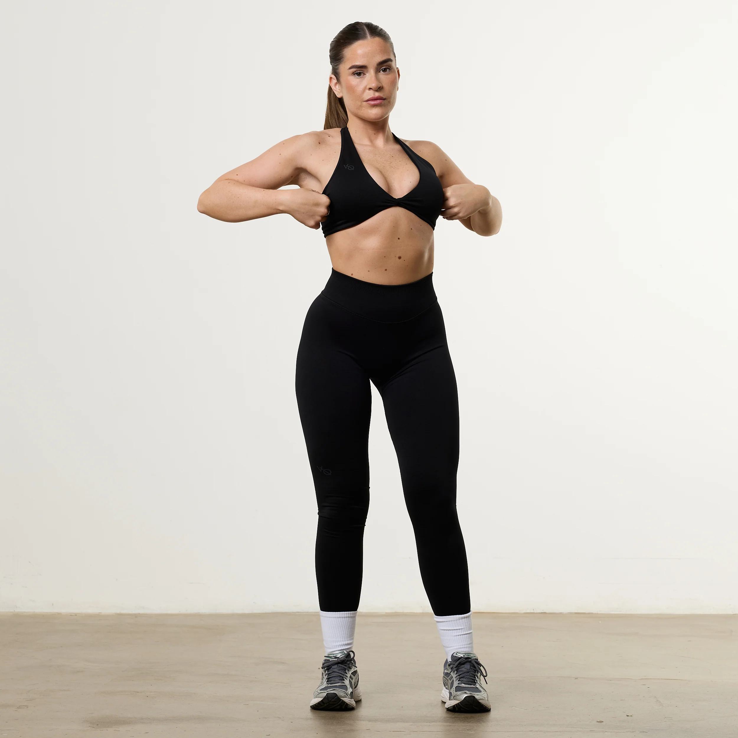 Vanquish Elevate V2 Black Seamless Twist Front Bra - Image 3