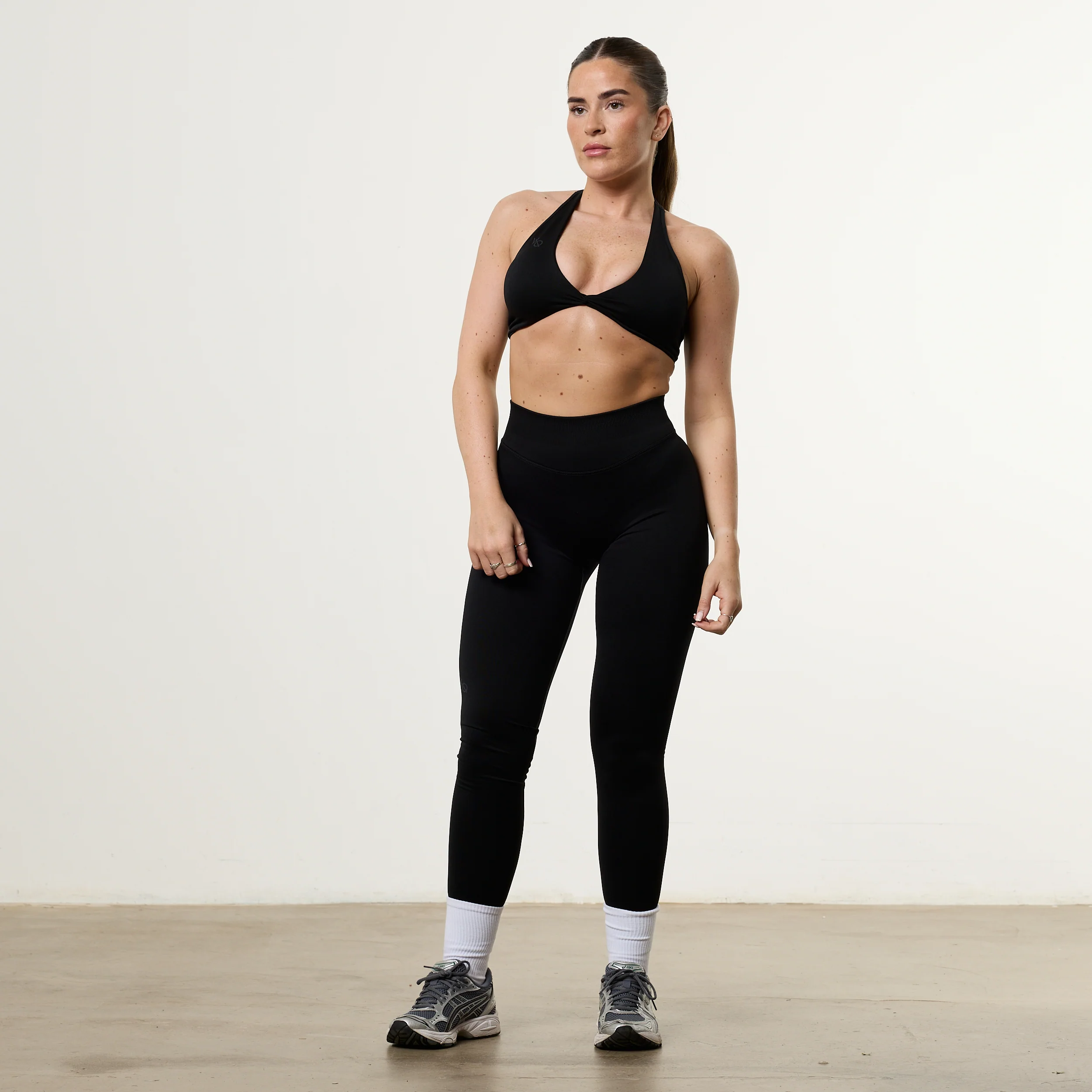 Vanquish Elevate V2 Petite Seamless Black Scrunch Leggings - Image 3