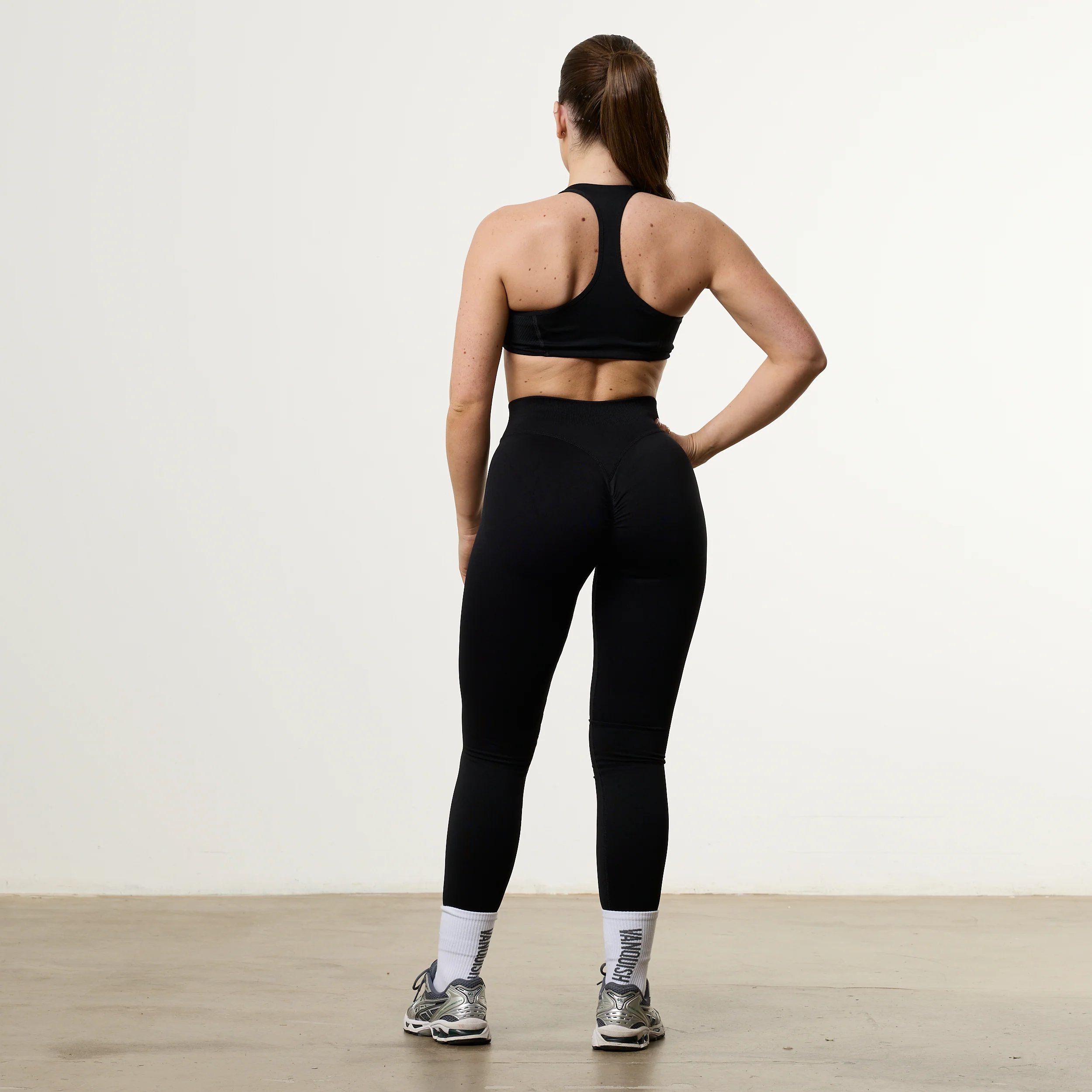 Vanquish Elevate V2 Petite Seamless Black Scrunch Leggings - Image 4