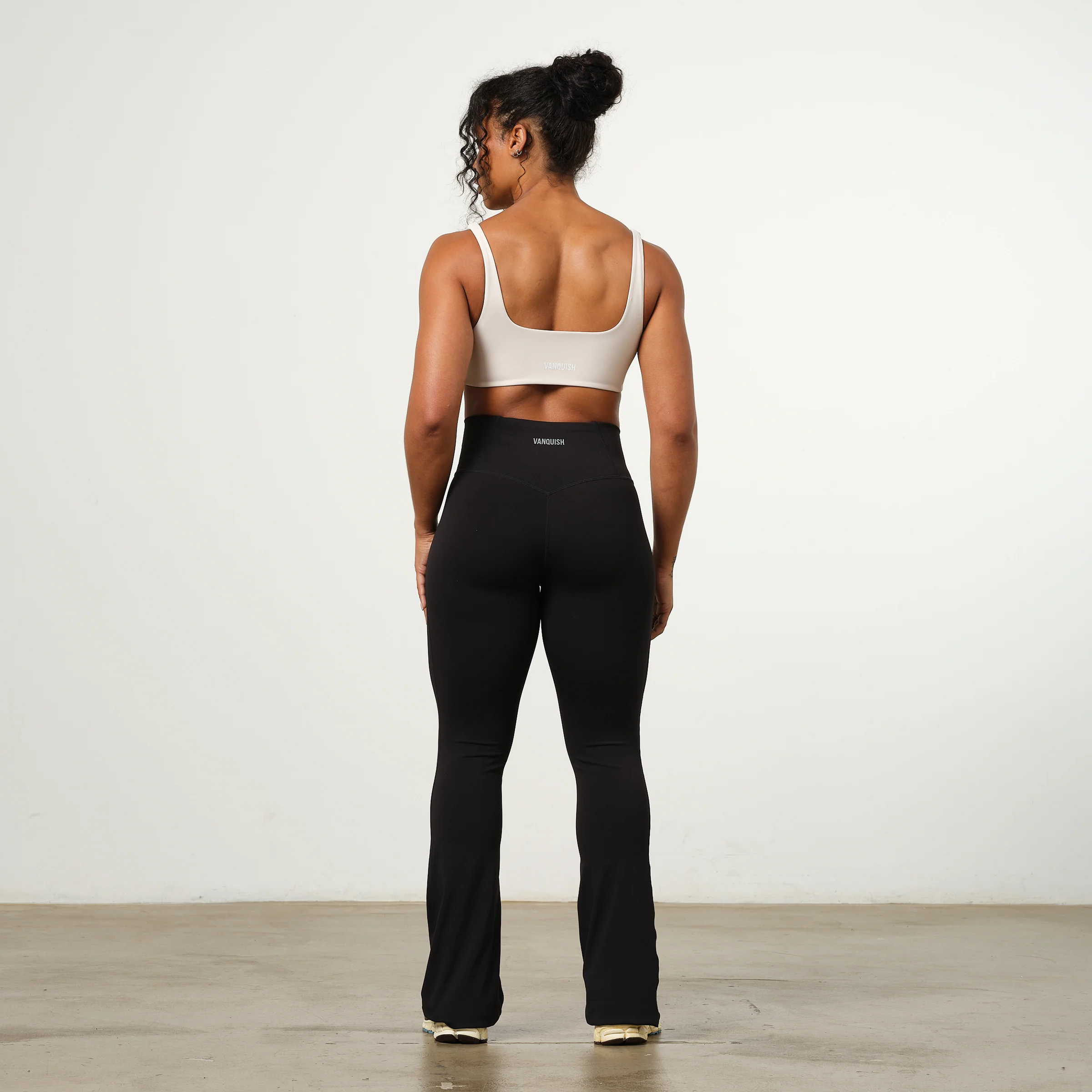VANQUISH ENHANCE NUDE TWIST FRONT BRA - Image 5
