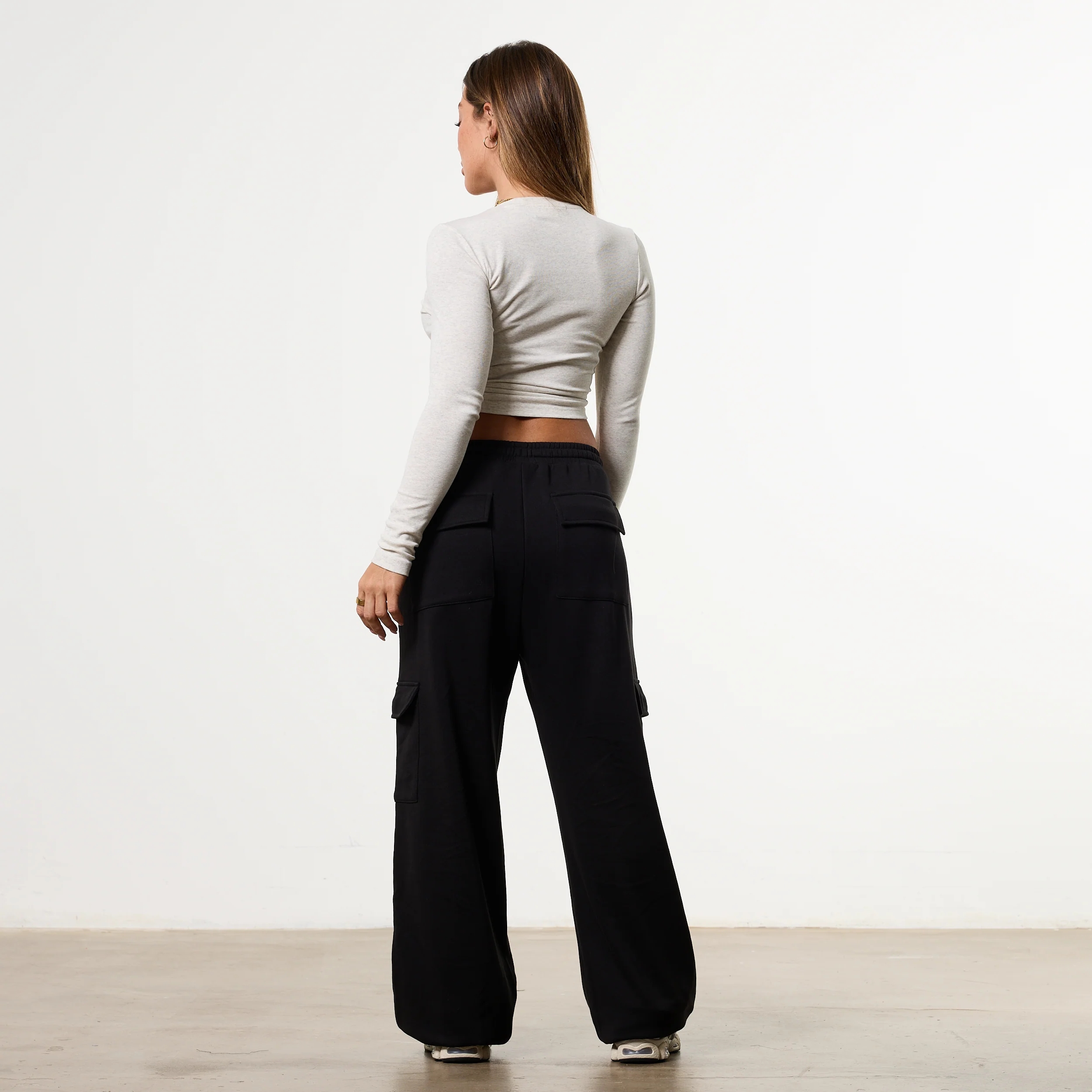 WOMENS ESSENTIAL BLACK CARGO STRAIGHT LEG SWEATPANTS - Image 5