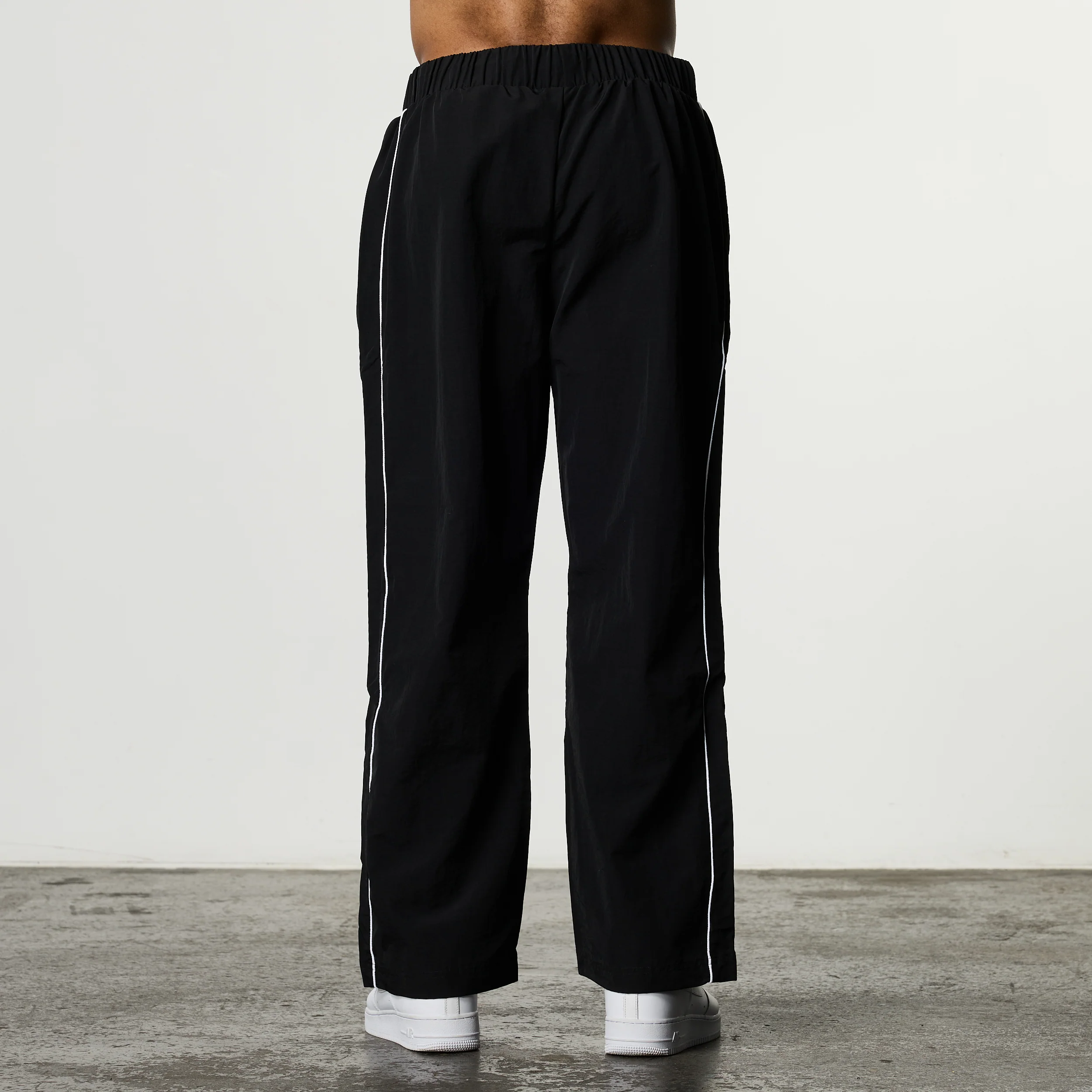 NYLON TRACKSUIT BLACK PANTS - Image 3